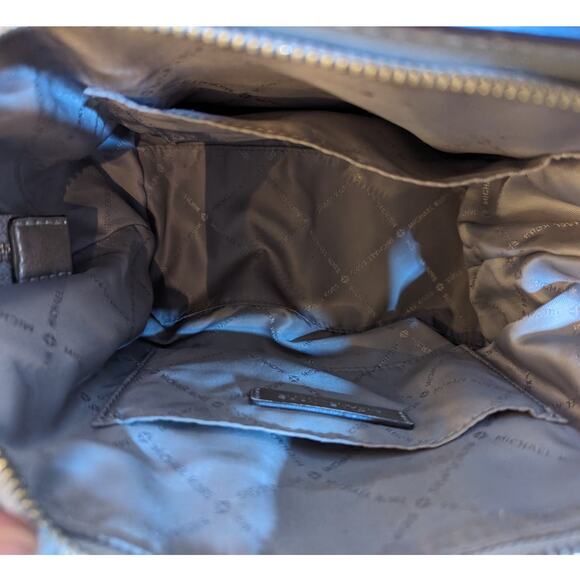 Michael Kors Avril Small Silver Cross Body Purse - Picture 4 of 5